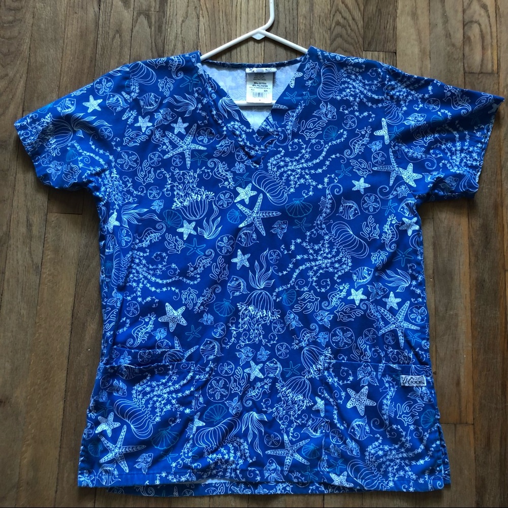 Uniform Advantage sea themed scrub top